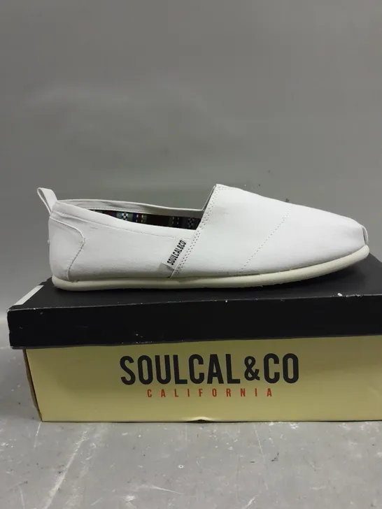 BOXED PAIR OF SOULCAL & CO LONG BEACH SLIP ON SHOES IN WHITE - 8