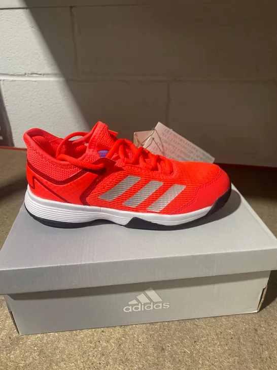 BOXED PAIR OF ADIDAS UBERSONIC 4K TRAINERS SIZE 1.5