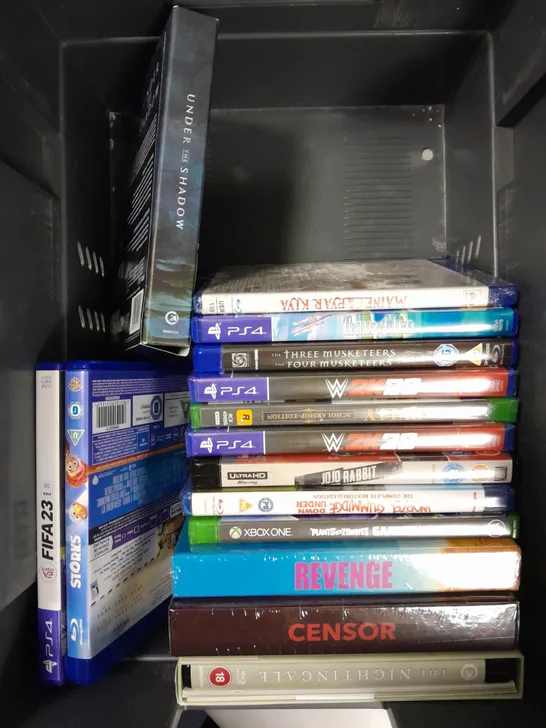 APPROXIMATELY 20 ASSORTED DVD/VIDEOS GAMES TO INCLUDE W 2K23, HOGWARTS LEGACY, JACKASS 3 ETC