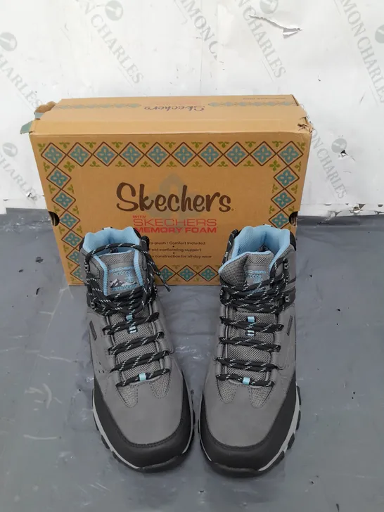 SKECHERS MEMORY FOAM SIZE 6 GREY/BLUE WALKING BOOTS 