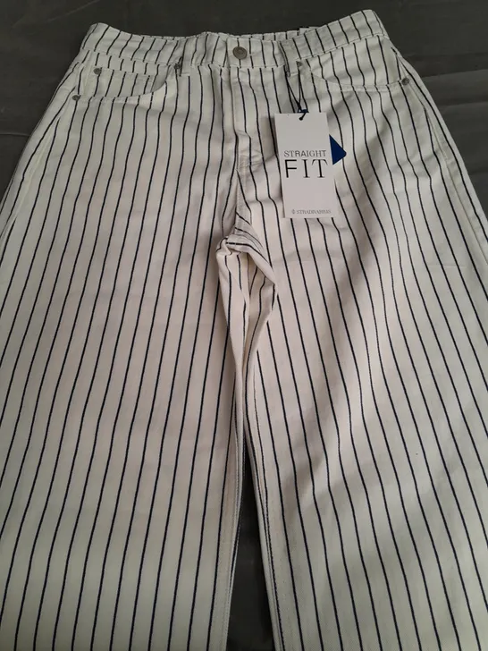 STRADIVARIUS PINSTRIPE JEANS SIZE 12