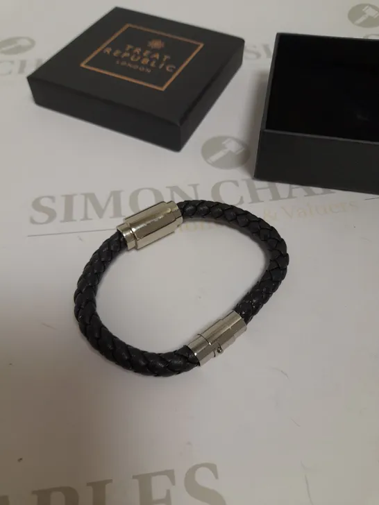 TREAT REPUBLIC PERSONALISED MENS BLACK LEATHER BRACELET RRP £40