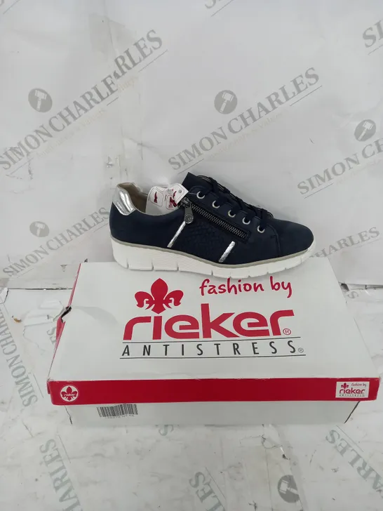 BOXED RIEKER SIZE 6 NAVY WEDGE TRAINER 