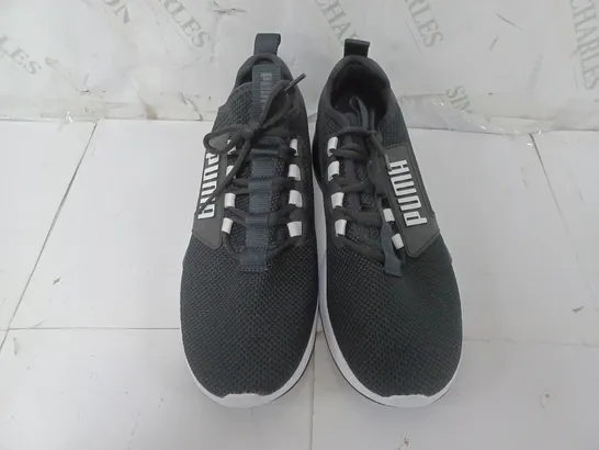 PAIR OF PUMA LACE UP BREATHABLE TRAINERS IN BLACK - UK 8.5