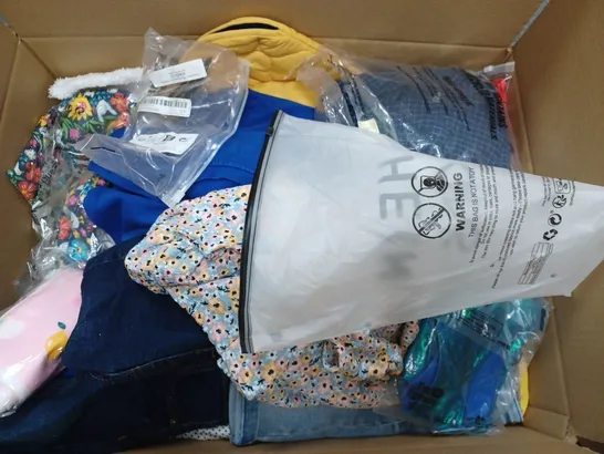 BOX OF APPROXIMATELY 35 ASSORTED KIDS CLOTHING ITEMS TO INCUDE - SOCKS , SHORTS , DRESS ETC