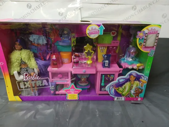 BARBIE EXTRA DOLL AND PLAYSET