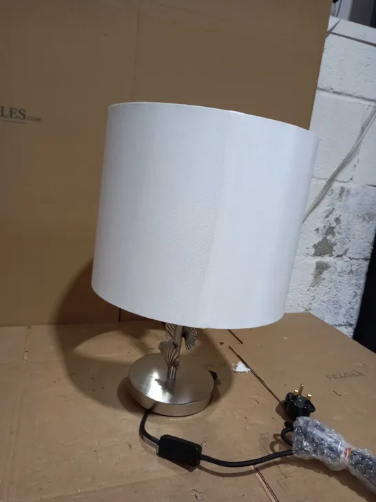 DESIGNER LEAF DETAL TABLE LAMP