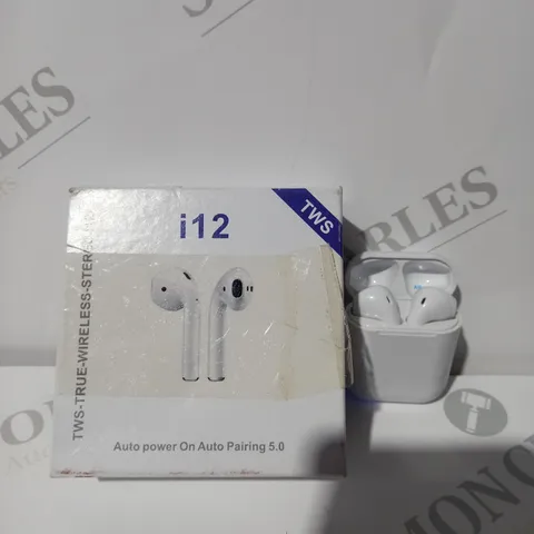 I12 WIRELESS EARBUDS IN WHITE