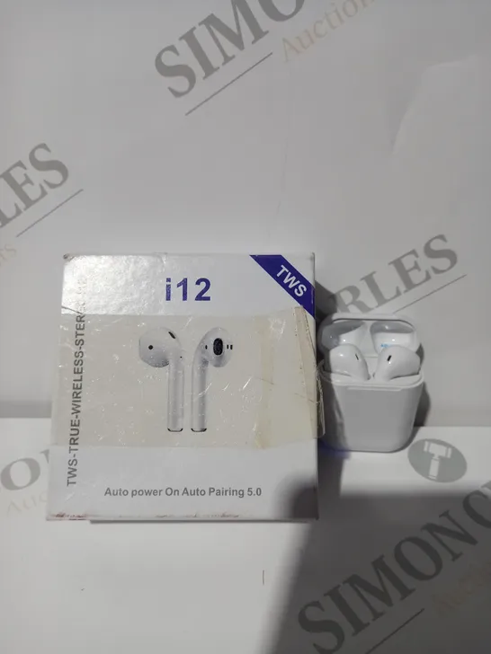 I12 WIRELESS EARBUDS IN WHITE