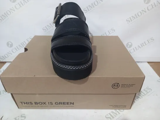 BOXED PAIR OF CLARKS ORIANNA OVER OPENT TOE LEATHER SANDALS IN BLACK UK SIZE 4