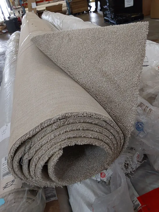 ROLL OF QUALITY CASPER CARPET // SIZE: UNSPECIFIED 