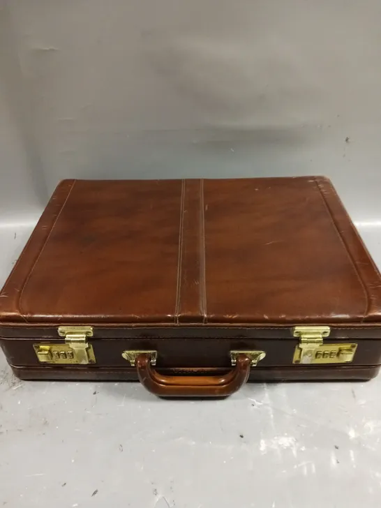 LOCKABLE COMBINATION BRIEFCASE IN BROWN 