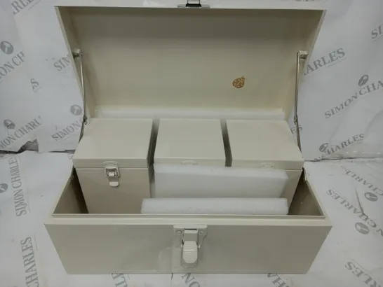 STORAGE CHEST IN WHITE, WITH 3 SMALLER STORAGE