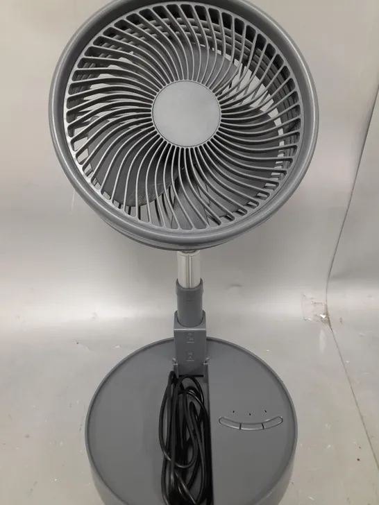 BOXED BELL & HOWELL RECHARGEABLE EXTENDABLE DESK & FLOOR FAN IN GREY