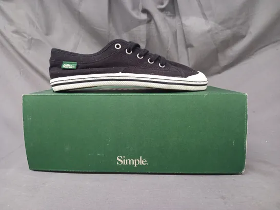 BOXED PAIR OF SIMPLE SATIRE CANVAS SNEAKERS IN BLACK SIZE 4