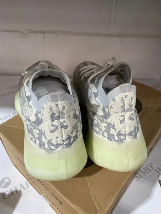 BOXED PAIR OF ADIDAS YEEZY BOOST 380 CREAM/GREY TRAINERS SIZE 9.5