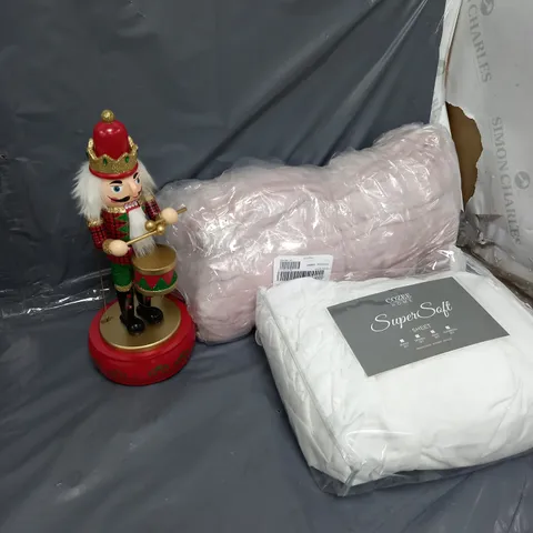 APPROXIMATELY 8 ASSORTED ITEMS TO INCLUDE BED SHEET, NUT CRACKER ORNAMENT, BLANKET, ETC