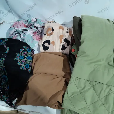 BOX OF APPROXIMATELY 10 CLOTHING ITEMS TO INCLUDE JACKETS, TOPS, PANTS ETC