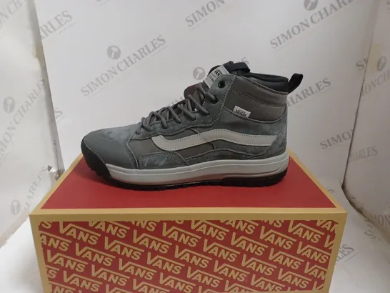 BOXED VANS GREY ULTRARANGE EXO TRAINERS- UK 8 