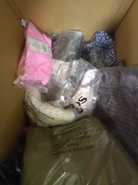 BOX OF APPROXIMATELY 15 ASSORTED CLOTHING PRODUCTS IN VARIOUS BRANDS & SIZES TO INCLUDE JUMPERS, JEANS, CROP TOP ETC	