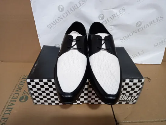 PAIR OF BOXED IKON ORIGINAL THE JAM SHOE BLACK AND WHITE MOD SHOE SIZE 10