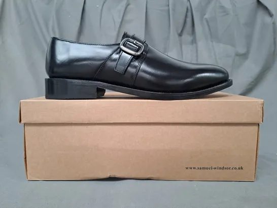 BOXED PAIR OF SAMUEL WINDSOR SHOES IN BLACK UK SIZE 10