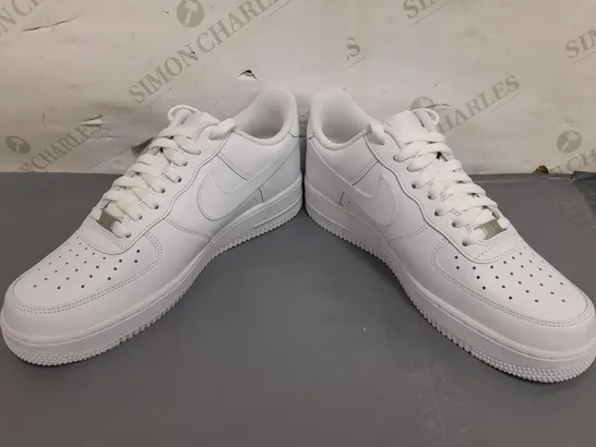 BOXED PAIR OF NIKE AIR FORCE 1 '07 SHOES IN WHITE UK SIZE 9