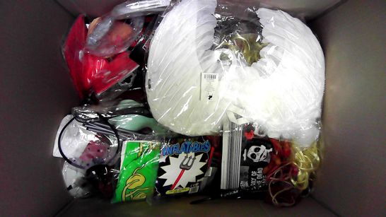 LOT OF A LARGE QUANTITY OF ASSORTED FANCY DRESS ITEMS
