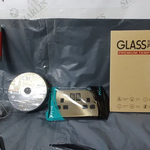 BOX OF APPROXIMATELY 15 ASSORTED ITEMS TO INCLUDE - WALL UK SOCKETS , CISIVIS CUTTING WHEEL , GLASS SCREEN PRO PROTECTOR ETC