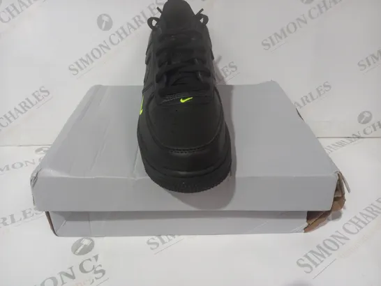 BOXED PAIR OF NIKE AIR FORCE 1 LV8 GS SHOES IN BLACK/GREEN UK SIZE 6