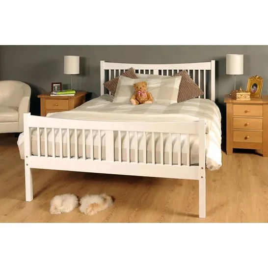 BOXED PILAR 4'6" DOUBLE BED FRAME - WHITE (1 BOX)