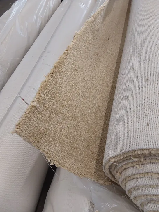 ROLL OF QUALITY EC AURA SAND DUNE CARPET  // SIZE: APPROX 4 X 5.1m