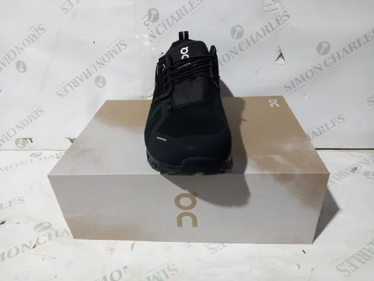 BOXED PAIR OF ON TRAINERS IN BLACK UK SIZE 12