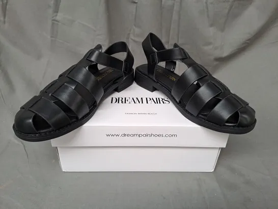 BOXED PAIR OF DREAM PAIRS SANDALS IN BLACK UK SIZE 5