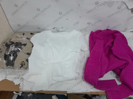 BOX OF APPROXIMATELY 18 ASSORTED ITEMS TO INCLUDE - DRESSES , JUMPERS , AND  T-SHIRTS ETC