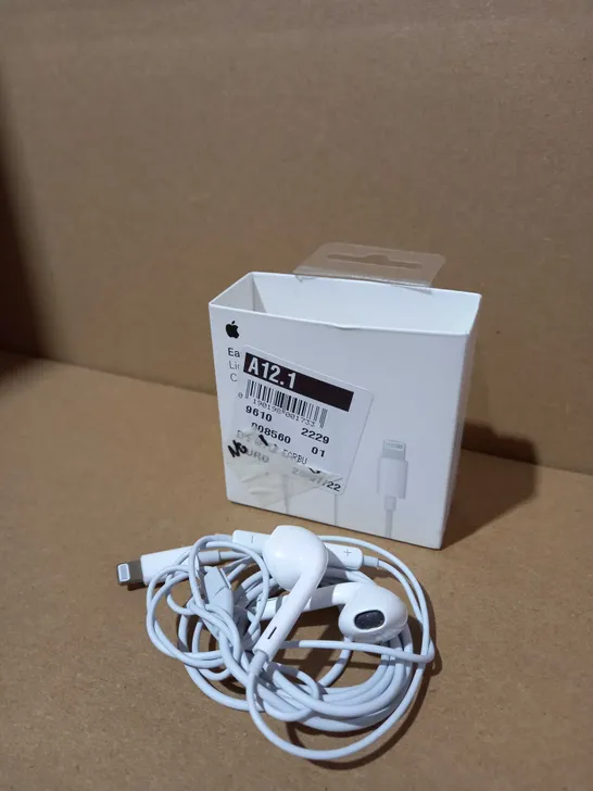 APPLE EARPODS WITH LIGHTENING CONNECTOR 