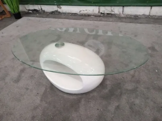 NEBLUS STYLE CURVED WHITE & CLEAR GLASS COFFEE TABLE