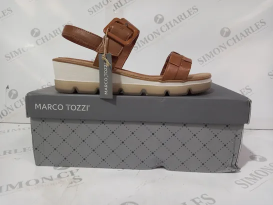 BOXED PAIR OF MARCO TOZZI OPEN TOE LOW WEDGE SANDALS IN TAN EU SIZE 38