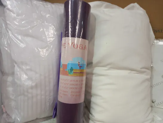 BOX OF APPROXIMATELY 5 ASSORTED HOUSHEOLD ITEMS TO INCLUDE PAIR OF STRIPED PILLOWS, YOGA MAT, ETC