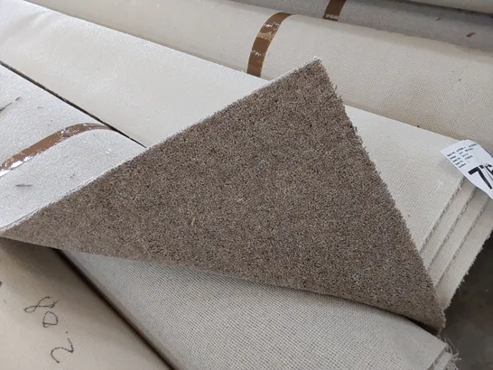 ROLL OF QUALITY GLF DIM HEATHERS CARPET // SIZE: APPROX. 5 X 2.16m