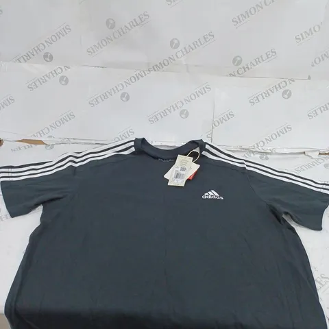 MEDIUM BLACK ADIDAS SHIRT 