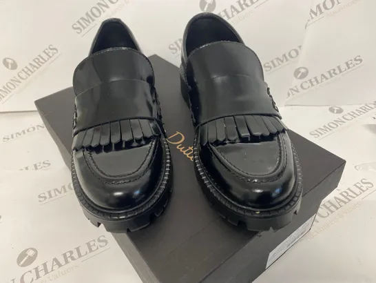 BOXED PAIR OF MASSIMO DUTTI BLACK SHOES SIZE 38