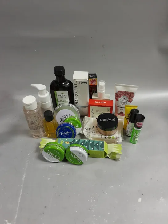 LOT OF APPROX 20 HEALTH AND BEAUTY ITEMS TO INCLUDE THE BODY SHOP AVOCADO HAND BALM, DR PAWPAW SOOTHING BALM (8ML), NATURE SPELL ROSEMARY OIL (150ML), ETC. 