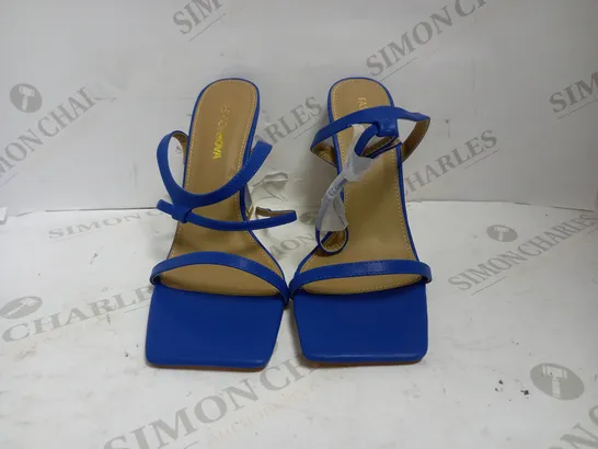 FASHION NOVA BLUE STRAPPY SQUARE HEELS SIZE 8.5