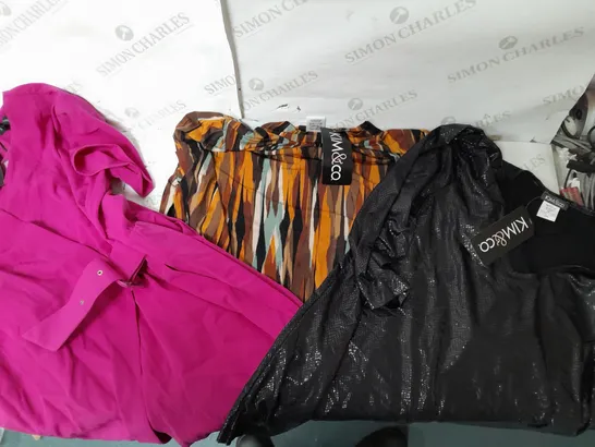 A BOX OF 10 VARIOUS CLOTHING ITEMS TO INCLUDE A PINK JUMP SUIT AND 2 KIM&CO. TOPS 