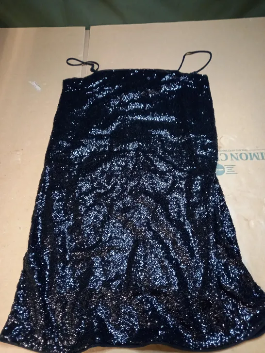 H&M BLACK SHOULDER STRAP GLITTER EFFECT DRESS - XS