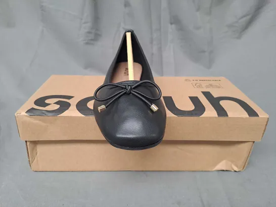 BOXED PAIR OF SCHUH SLIP-ON FLAT SHOES IN BLACK SIZE 4