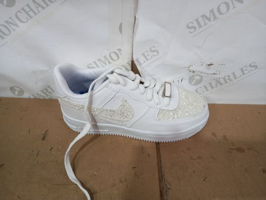 PAIR OF DESIGNER WHITE/SPARKLE DETAIL TRAINERS SIZE 4.5