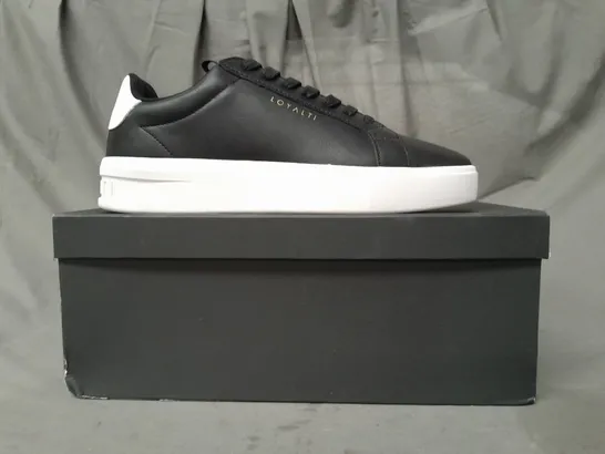 BOXED PAIR OF LOYALTY FIRENZE SNEAKERS IN BLACK/WHITE UK SIZE 9