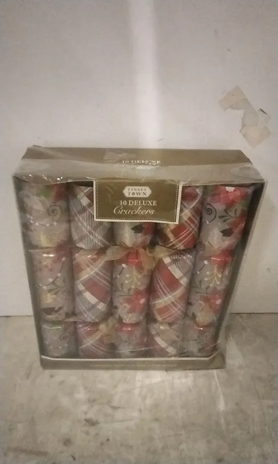 BOXED TINSEL TOWN 10 DELUXE CRACKERS 